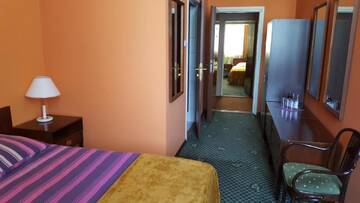 Фото номера Трехместный номер Отель Hotel Restauracja Pustelnik г. Wisła Mała 4